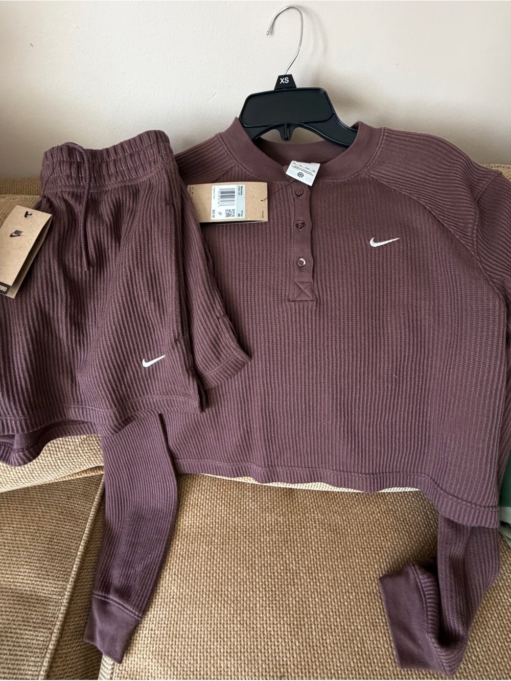 NWT Nike Womans Ribbed Henley & Joggers Set in a purple